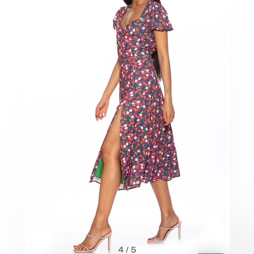 A sweetheart midi dress with side slit, green garden color with floral print.
